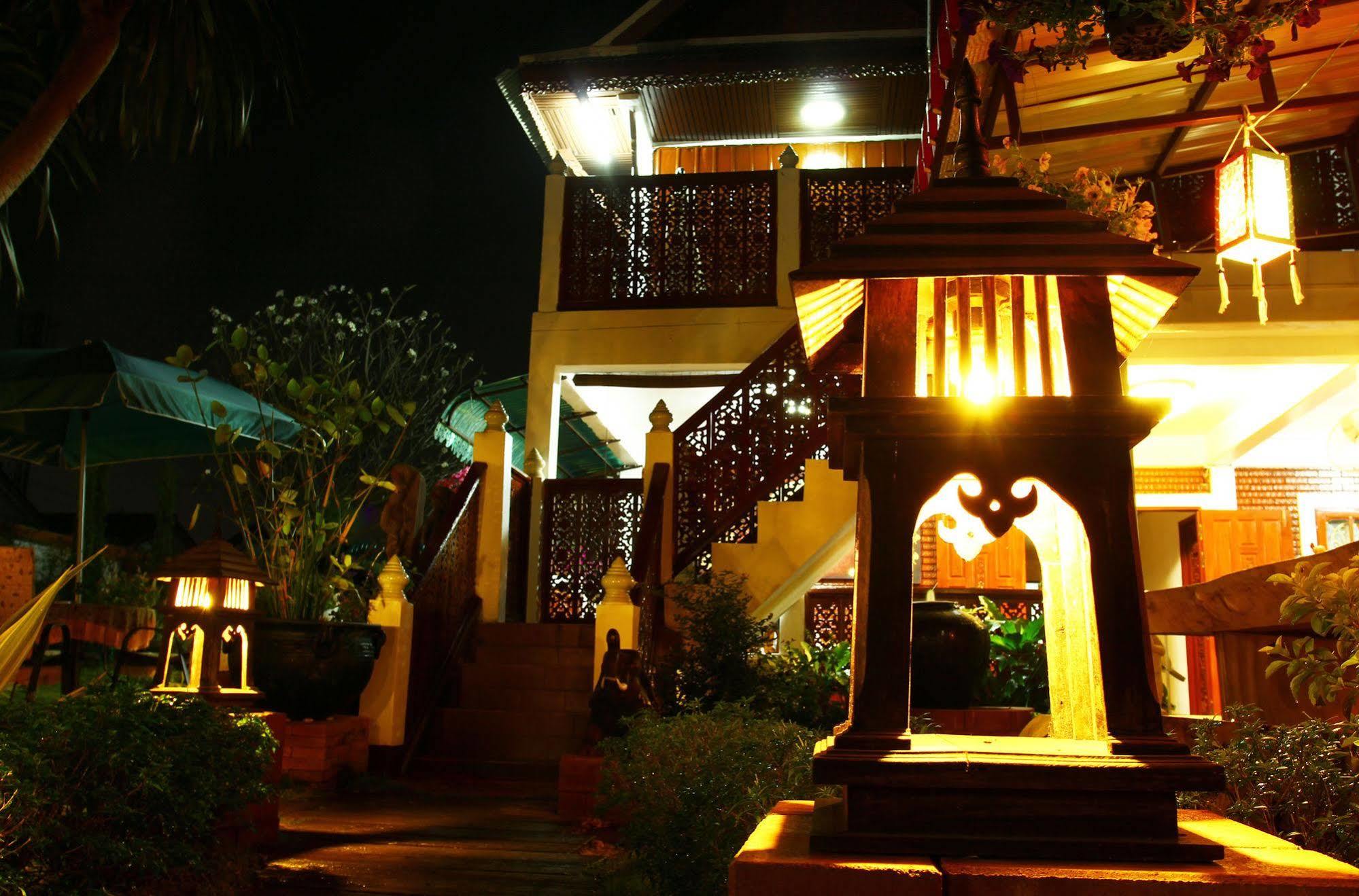 Grand Lanna Hotel Chiang Mai Buitenkant foto