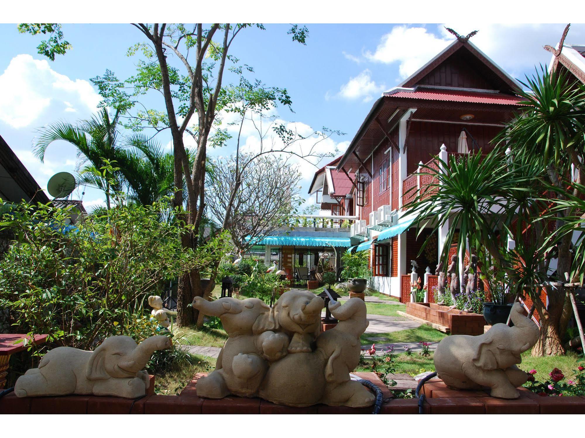 Grand Lanna Hotel Chiang Mai Buitenkant foto